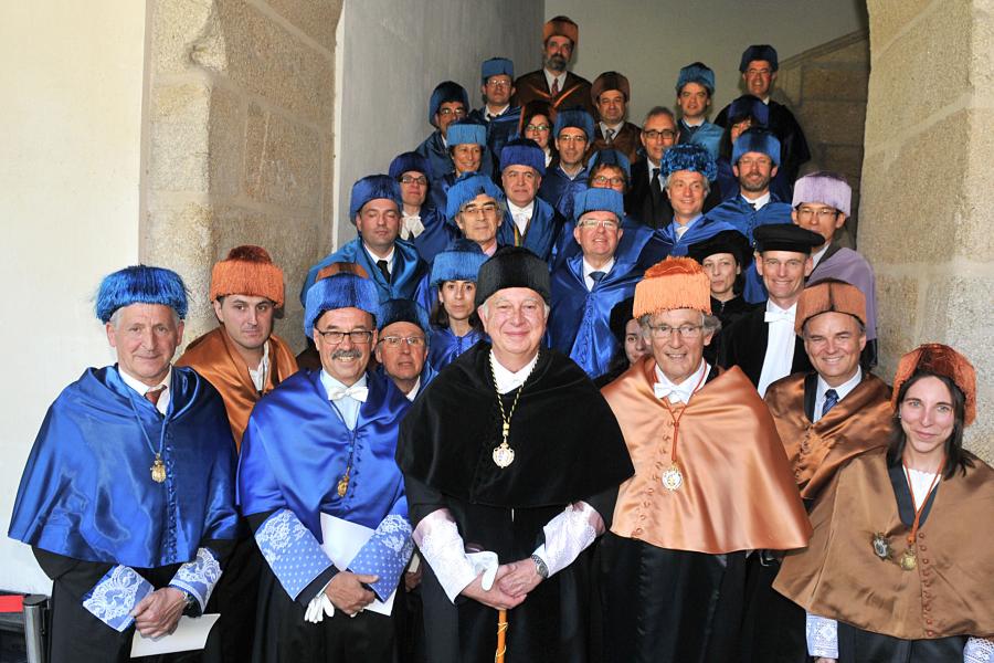 Gatze Lettinga xunto ao reitor, Juan Casares, o padriño, Juan Lema e algúns asistentes