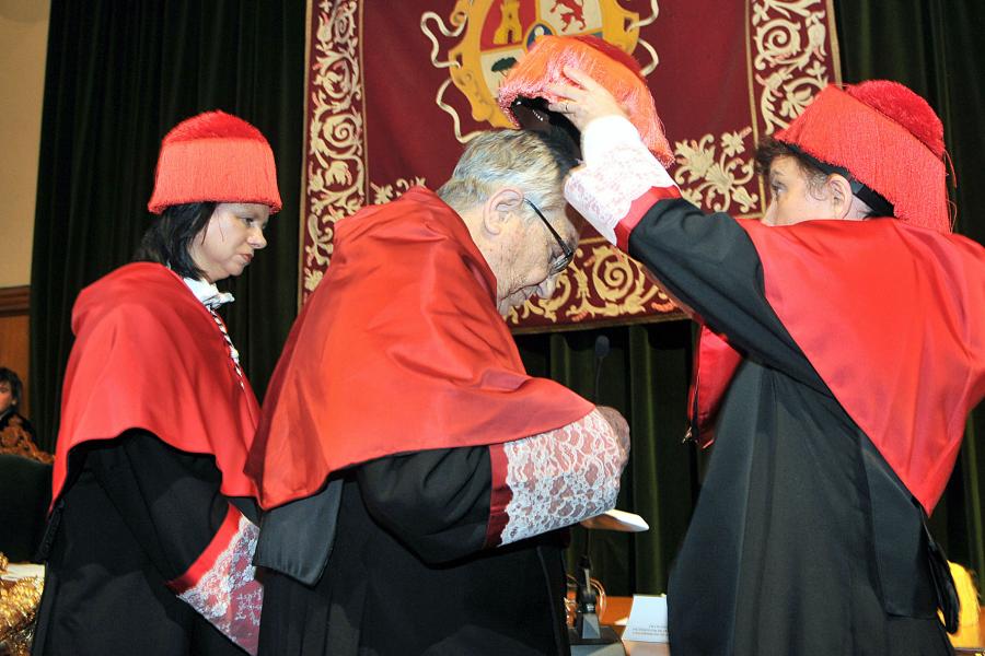 Colocación do birrete ao homenaxeado