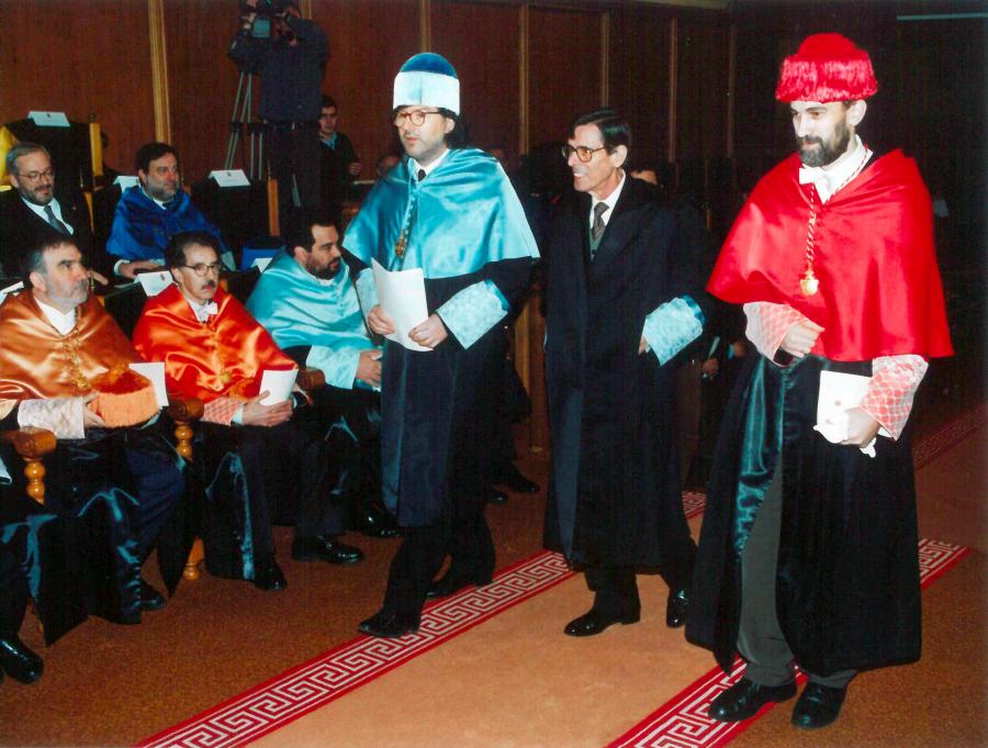 Entrada de José Ángel Valente no Salón nobre