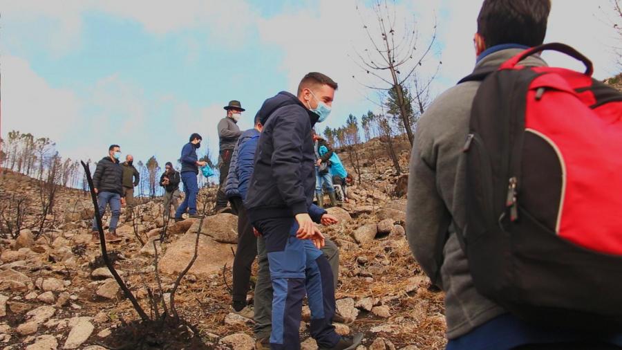 Participantes na expedición de 'Plantando cara ao lume' na Serra do Xurés. Foto: Helena González Rubianes