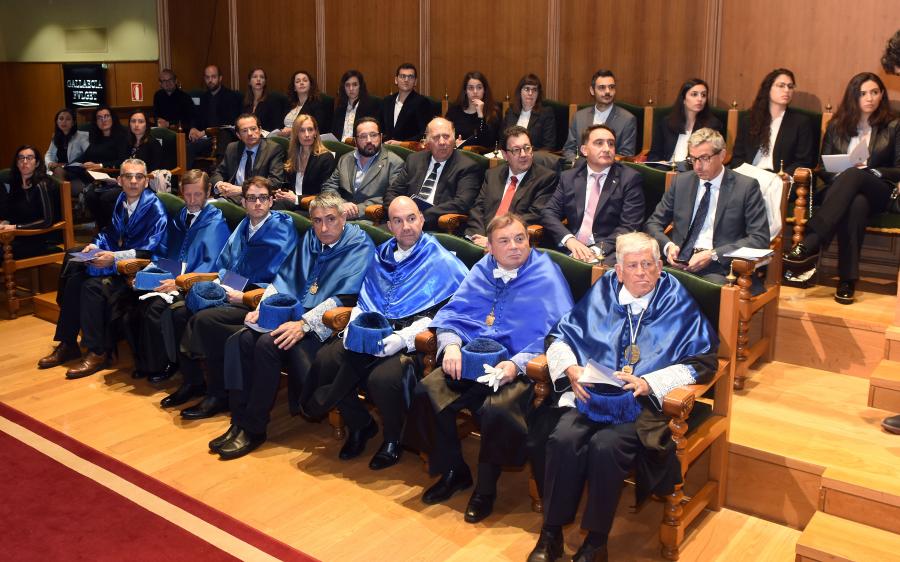 Autoridades e público