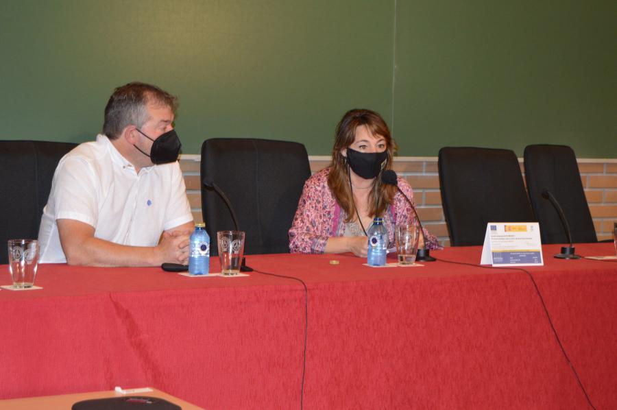 Roberto Rubio e Patricia Gómez, nunha das intervencións do foro promovovido por Mikogest