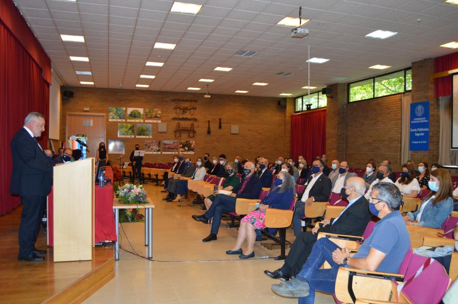 Antonio Rigueiro, durante a súa intervención logo de recoller o premio