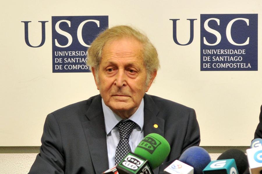Claude Cohen-Tannoudji en la rueda de prensa