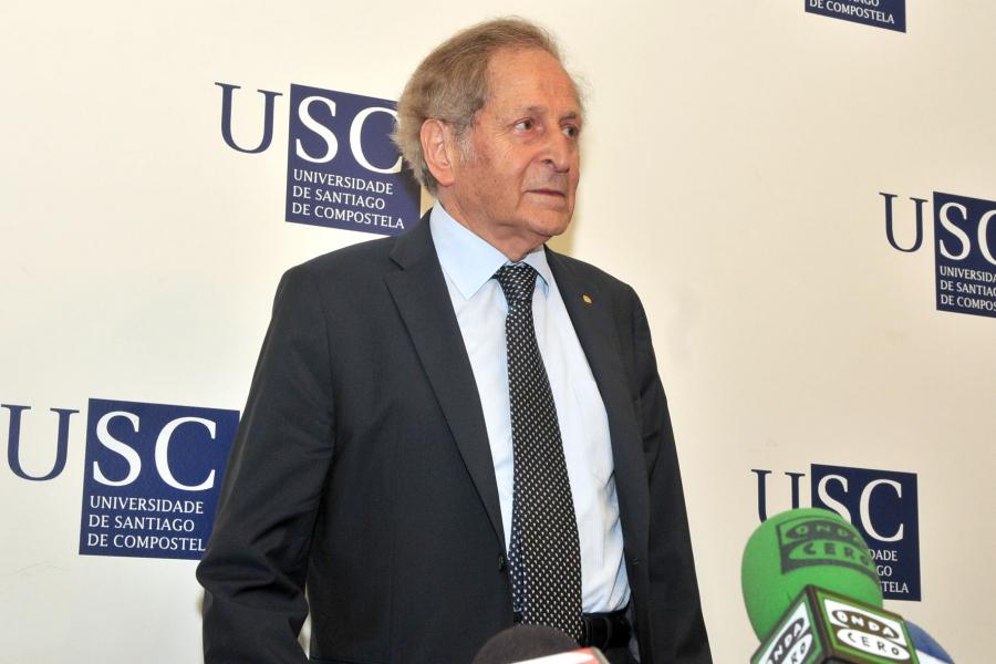 Claude Cohen-Tannoudji en la rueda de prensa