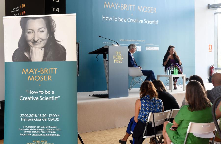 Momento del encuentro de May-Britt Moser con investigadores