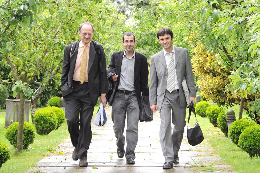 Harold Elliot Varmus, Anxo Vidal y Jorge Mira llegando al Centro de Estudos Avanzados