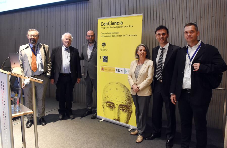 Autoridades xunto a Stanley B. Prusiner antes da conferencia