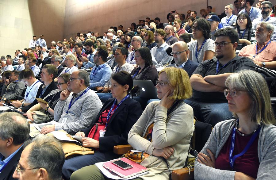 Público asistente á conferencia de Stanley B. Prusiner