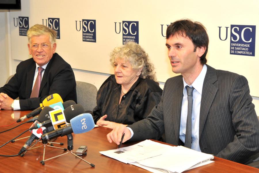 Luis Castedo, Ada E. Yonath y Jorge Mira durante la rueda de prensa