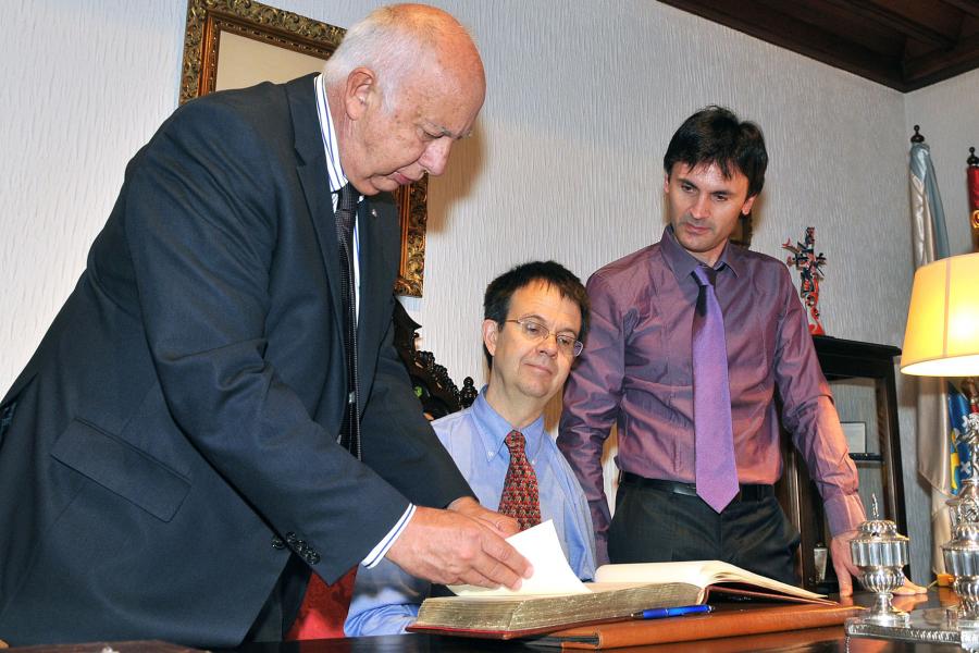 El rector, Juan Casares, Eric Allin Cornell y Jorge Mira