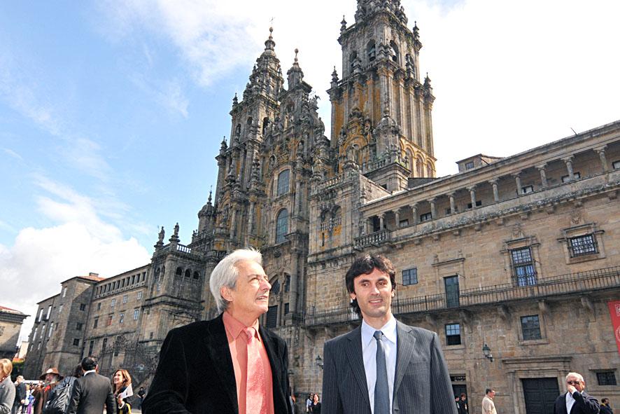Albert Fert y Jorge Mira en la Praza do Obradoiro
