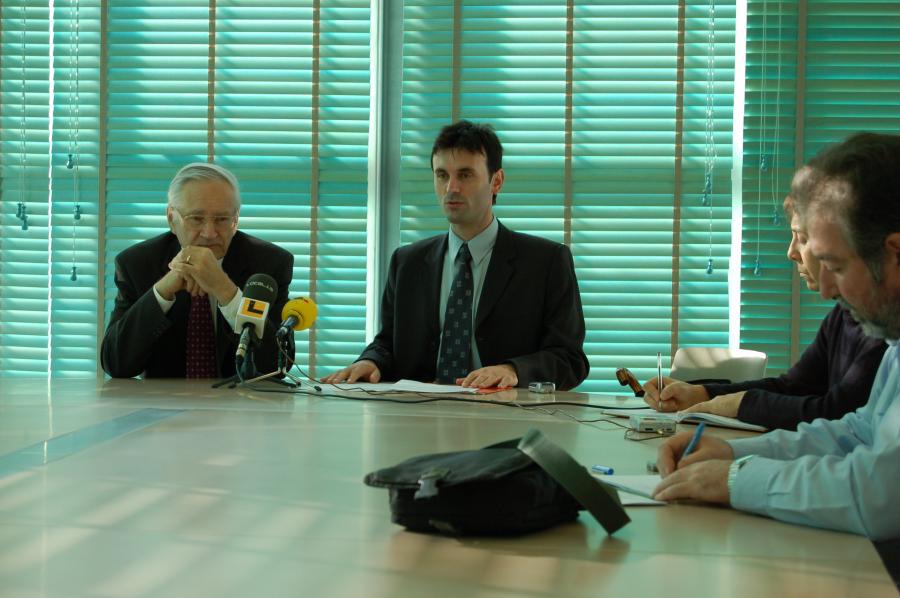 Richard Robert Ernst e Jorge Mira na rolda de prensa