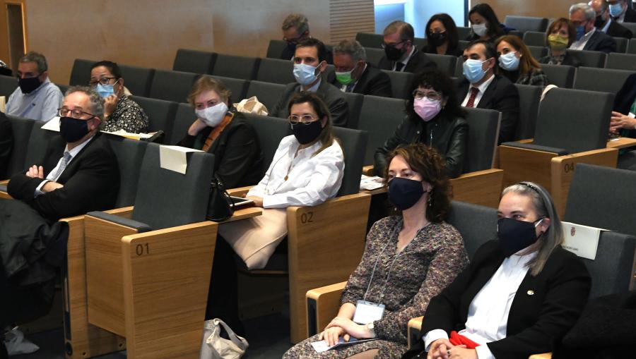 A secretaria xeral Dulce García tamén estivo no acto inaugural xunto á vicerreitora de Organización Académica Celia Besteiro. FOTO: Santi Alvite