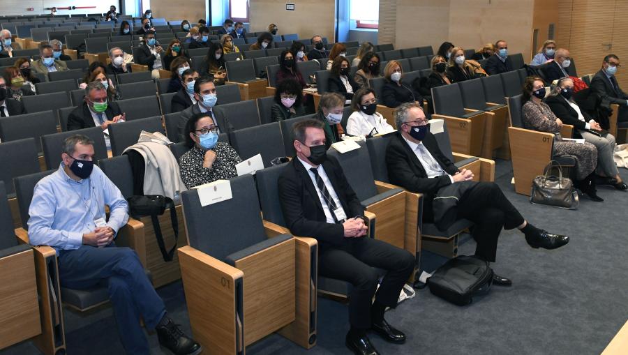 O primeiro dos temas incluídos no programa foi o desenvolvemento regulamentario das prácticas académicas externas. FOTO: Santi Alvite