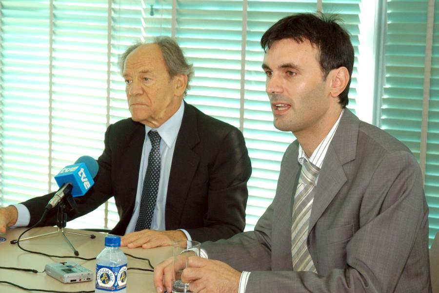 Torsten Nils Wiesel e Jorge Mira na rolda de prensa