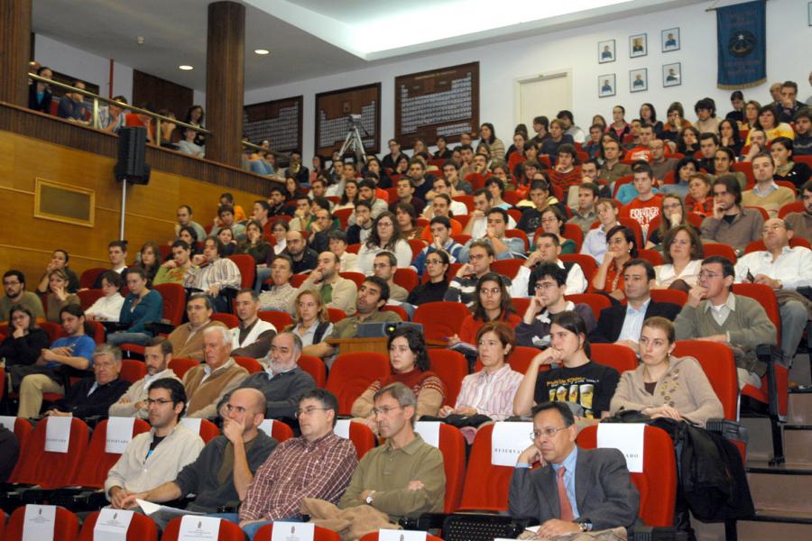 Público asistente á conferencia de Richard Robert Ernst