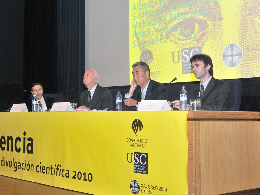 Mesa presidencial en la conferencia de Samuel Chao Chung Ting