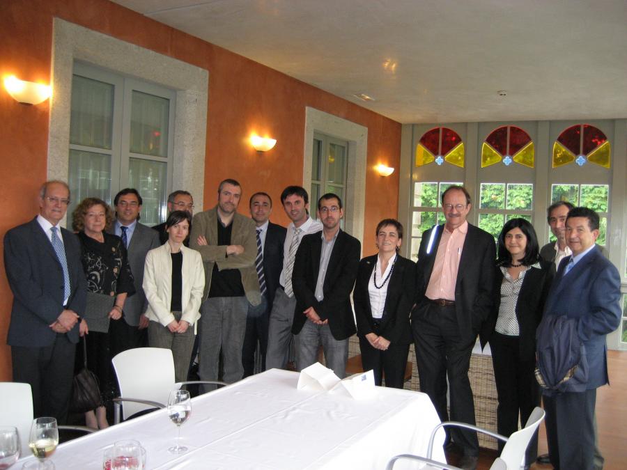 Asistentes al encuentro con Harold Elliot Varmus