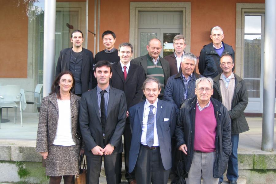 Asistentes á xuntanza de Sir Roger Penrose con investigadores