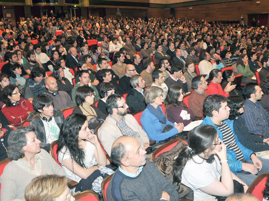 Público asistente á conferencia de Sir David Frederick Attenborough