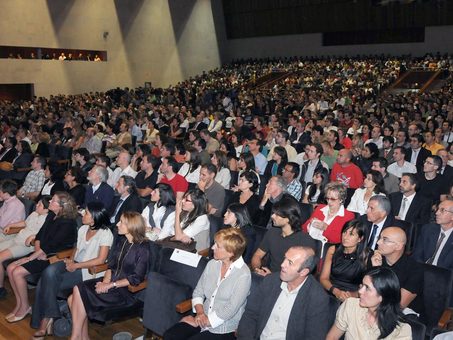 Público asistente á conferencia de Stephen Hawking