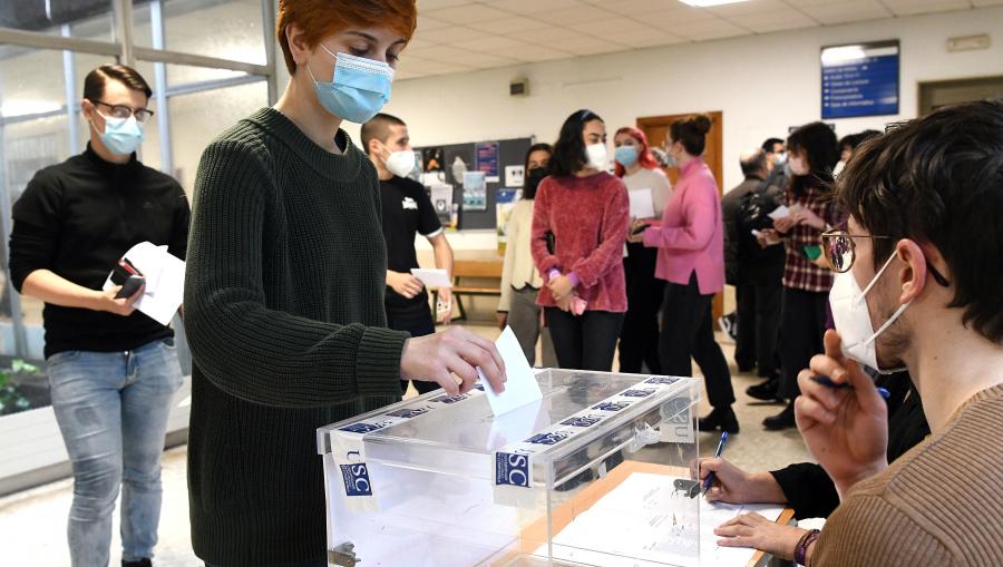 O Claustro elixiu os os seus representantes no Consello de Goberno e integrantes das distintas comisións. FOTO: Santi Alvite