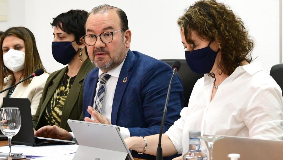 O reitor Antonio López e a secretaria xeral Dulce García Mella. FOTO: Santi Alvite