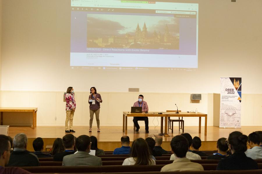 María José García Borge, profesora de investigación do Instituto de Estrutura da Materia do CSIC, e Dolores Cortina, investigadora do IGFAE, presiden o comité local do DREB2022. FOTO: Elena Mora