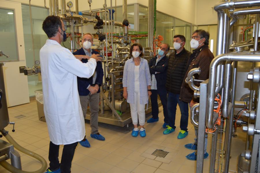 Visita institucional de José Balseiros ás instalación da APLTA