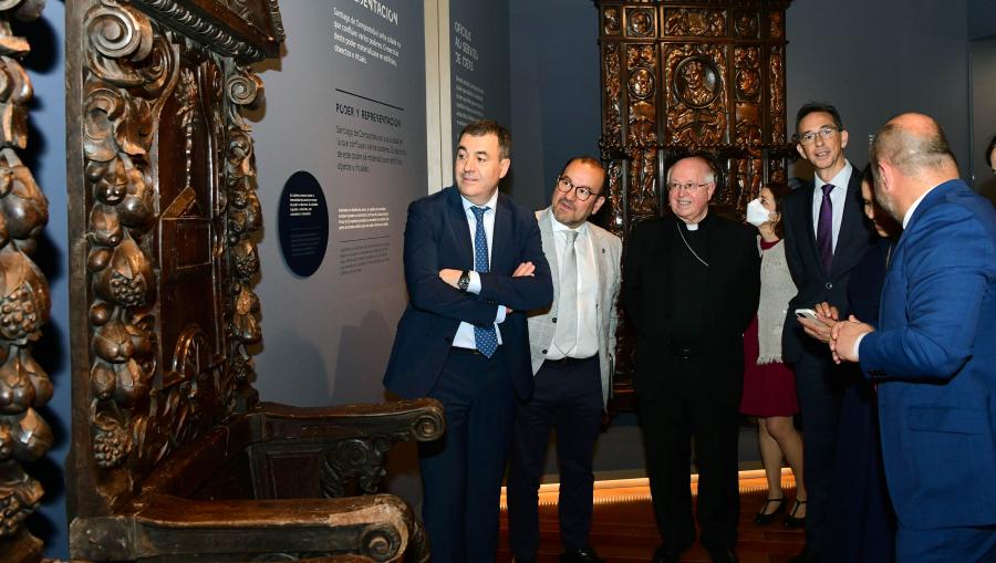 O reitor participou no acto inaugural da mostra. FOTO: Santi Alvite