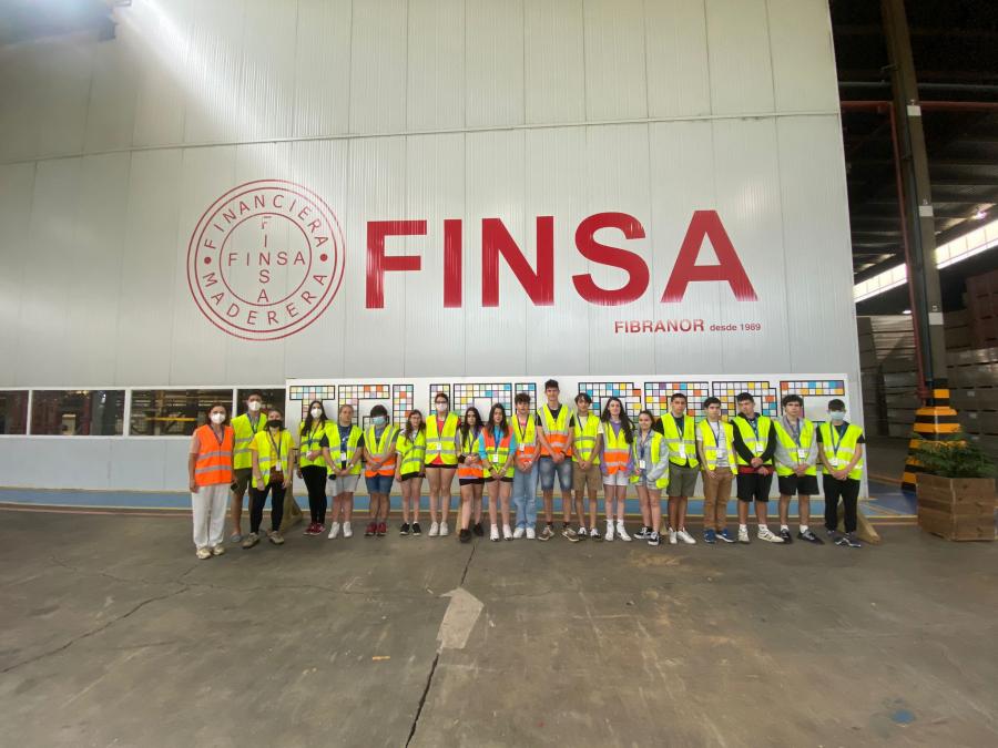 Participantes en obradoiros e visitas desenvolvidas no marco do X Campus de Verán XuvenCiencia