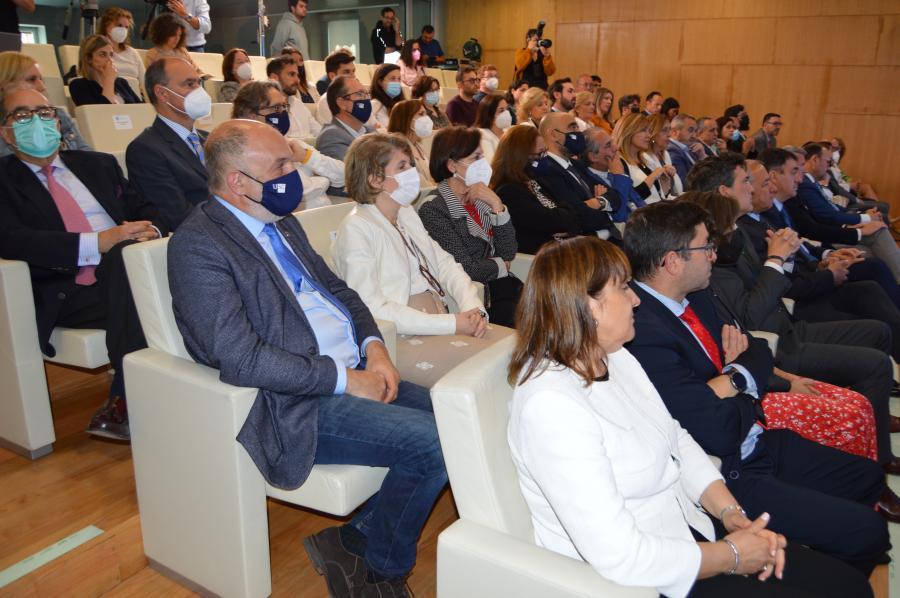 Autoridades académicas e politicas presentes no acto celebrado na Casa do Saber