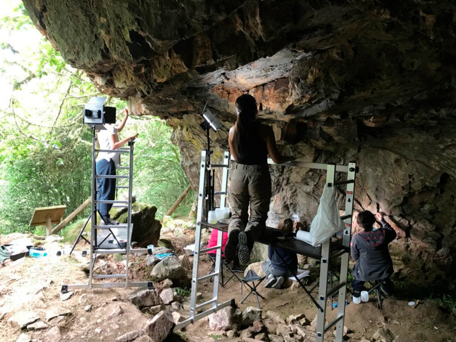 A intervención busca cuantificar con precisión a totalidade das pinturas prehistóricas existentes na Cova dos Mouros