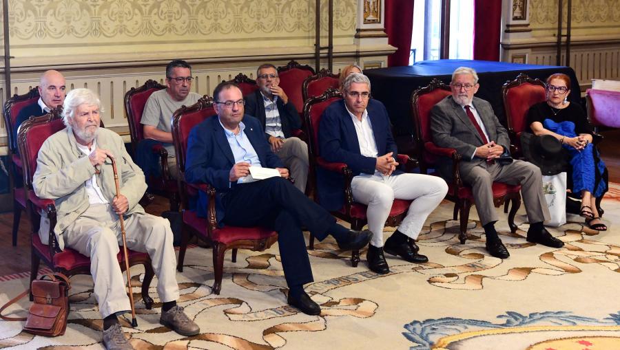 Entrega do Porteiro Garea a Xosé Manuel Beiras. FOTO: Santi Alvite