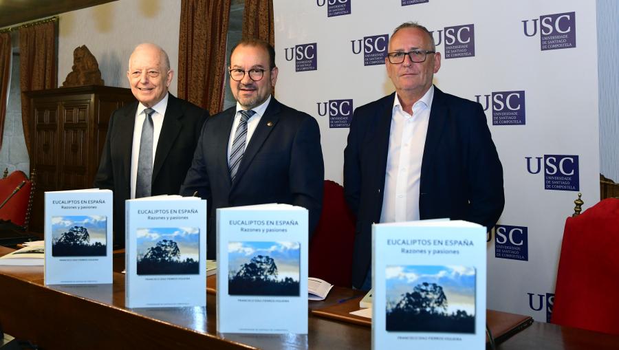 De esquerda a dereita, Francisco Díaz-Fierros, Antonio López e Juan Blanco Valdés. Foto: Santi Alvite