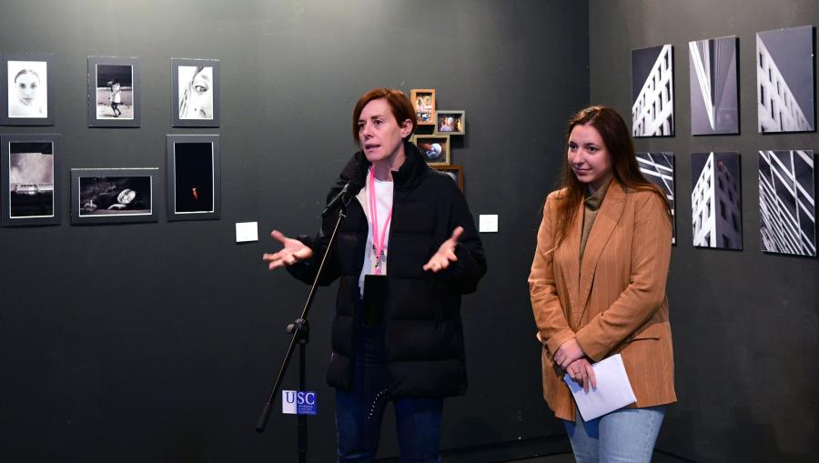 Pilar Murias e Cristina Pichel deron a coñecer os nomes das persoas gañadoras. FOTO: Santi Alvite