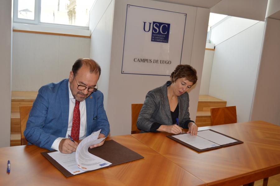 Antonio López e Carlota López, asinan o convenio do XXIII Premio Aresa