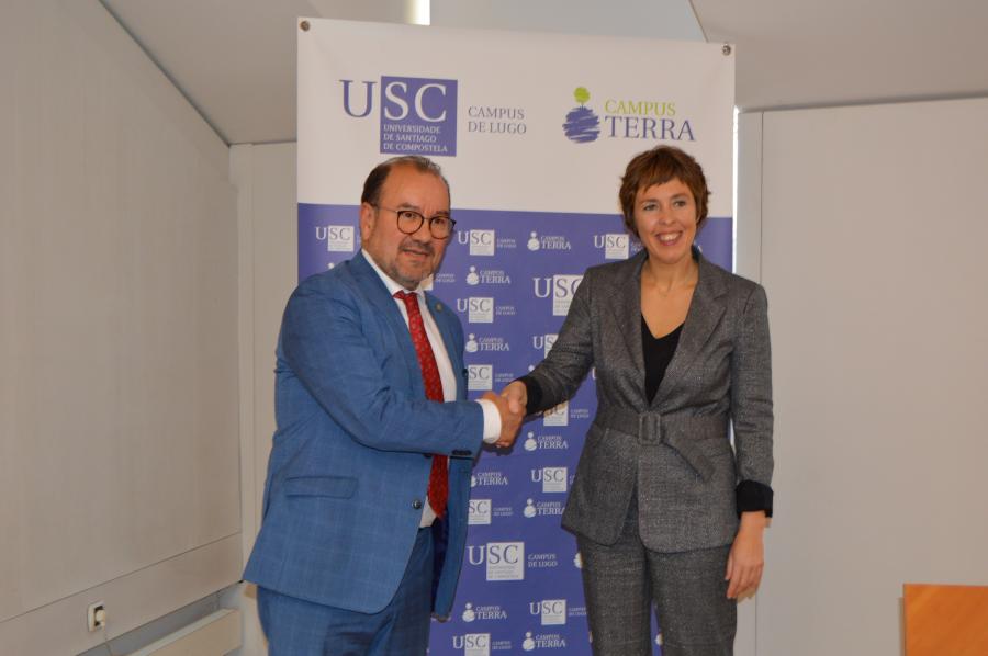 Antonio López e Carlota López, trala sinatura do convenio para a convocatoria do XXIII Premio Aresa