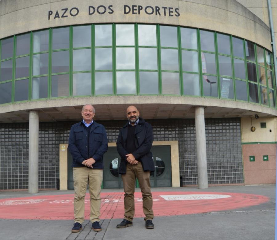 Tito Díaz e Roberto Bande, diante do Pazo dos Deportes de Lugo