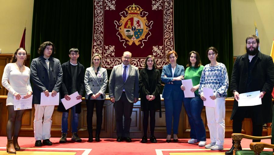 Foto de familia cos premiados e premiadas. FOTO: Santi Alvite