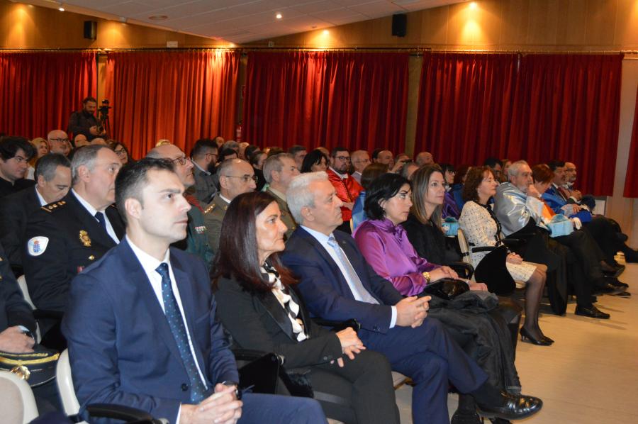 Autoridades políticas e representantes da sociedade civil