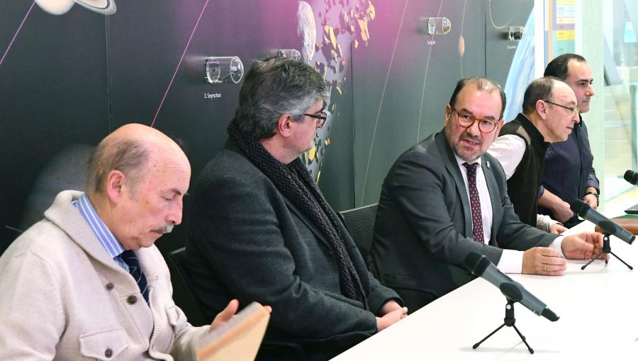 Acto de presentación do Meteorito de Traspena. FOTO: Santi Alvite