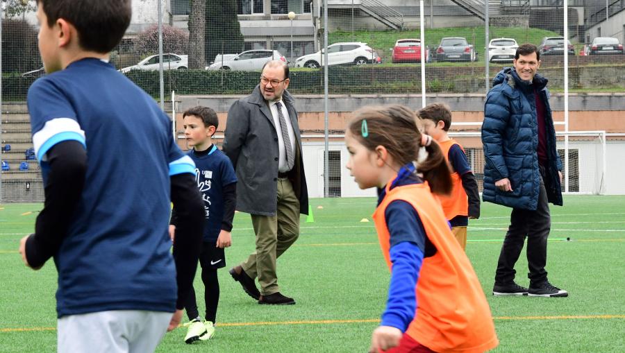 O reitor Antonio López e o delegado para o Deporte Javier Rico visitaron esta mañá a xornada de tecnificación. FOTO: Santi Alvite
