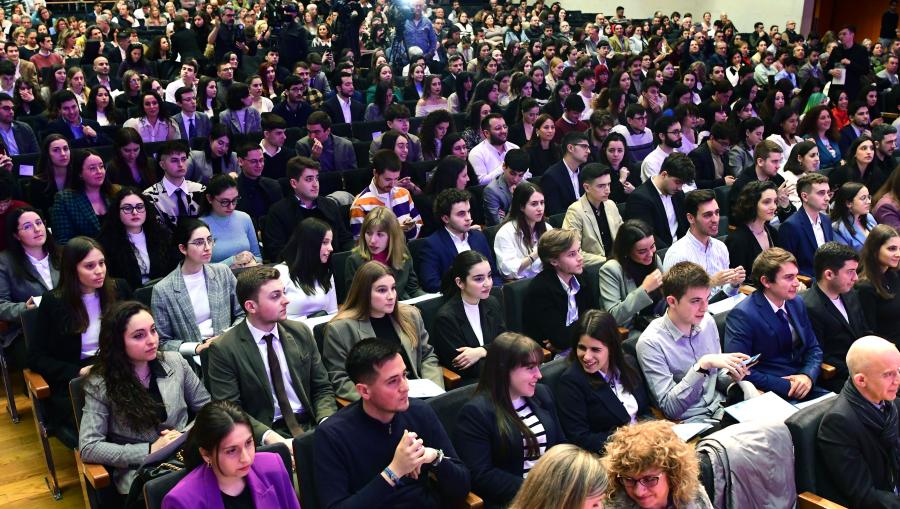 Asistentes ao acto de entrega dos Premios de Excelencia Académica do curso 2020/21. FOTO: Santi Alvite