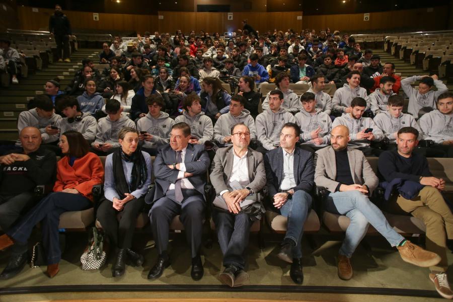 Autoridades e deportistas, en Veterinaria