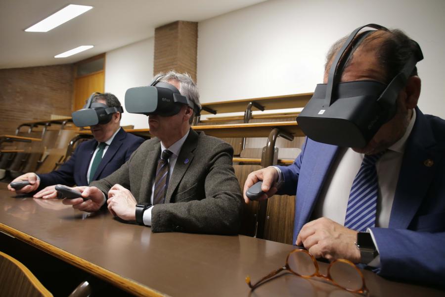 Román Rodríguez, Alfonso Rueda e Antonio López, coas gafas de simulación virtual