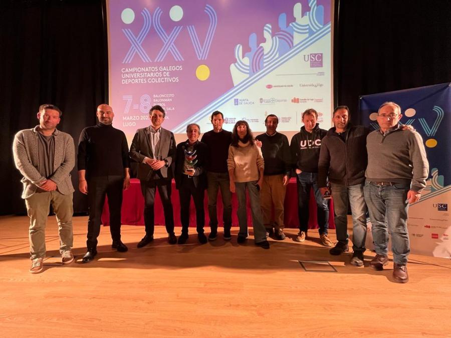 Autoridades e organizadores, na entrega de trofeos