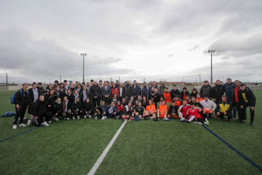 Entrega de trofeos no campo de fútbol das Gándaras