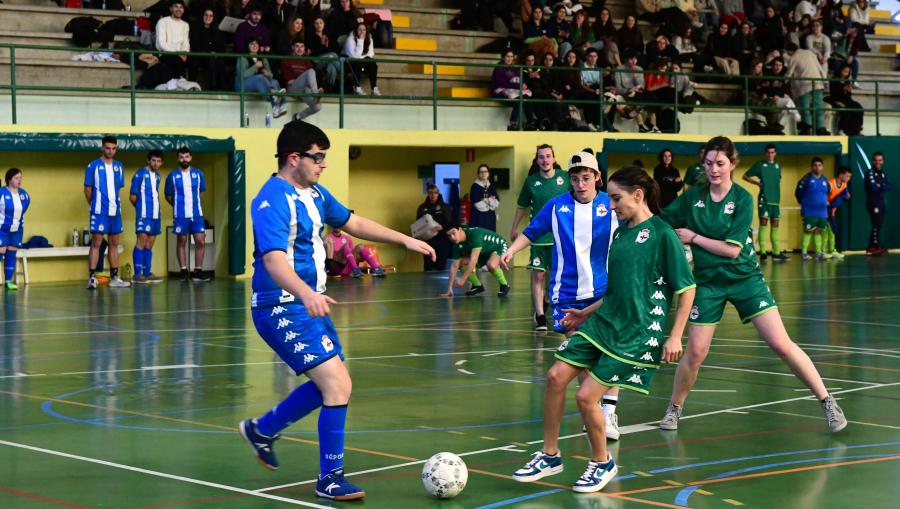 O fútbol foi unha das actividades que integraron a gala. FOTO: Santi Alvite